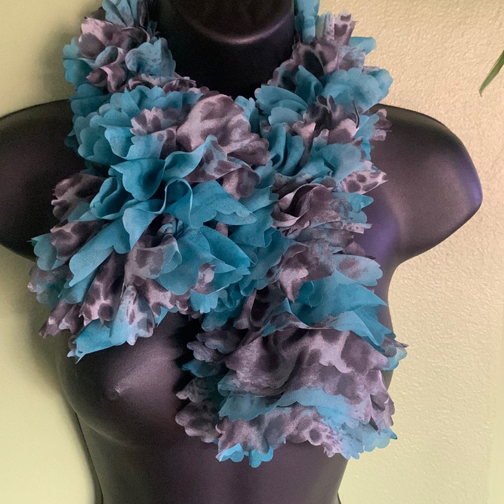 Ruffled scarf